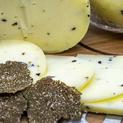 Caciotta al Tartufo formaggio semiduro 300 gr.